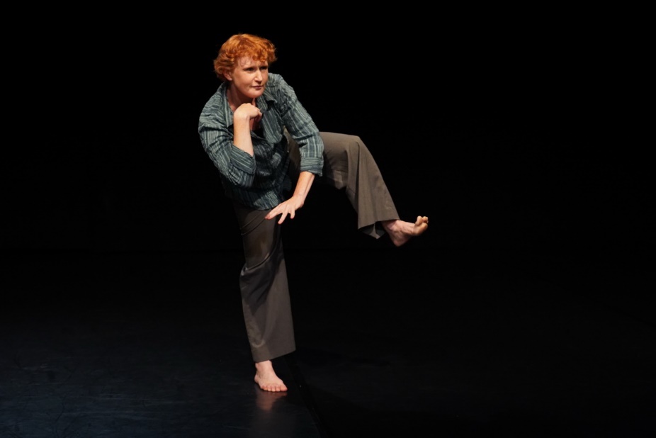 Einen Moment, bitte | Caroline Simon
